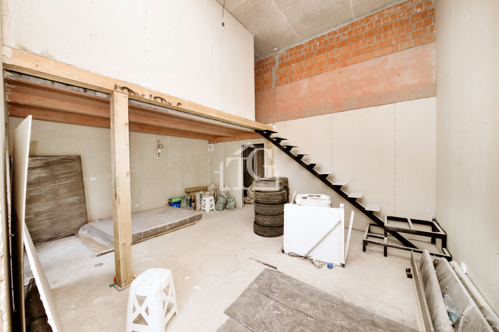 Продаётся 1-комн. квартира, 74.30 м²